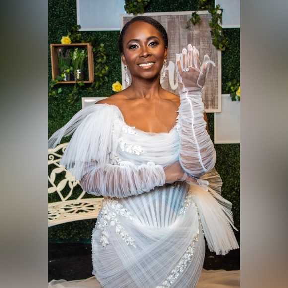 Wedding dress by Lena Berisha, large, ivory - Picture 4 of 9